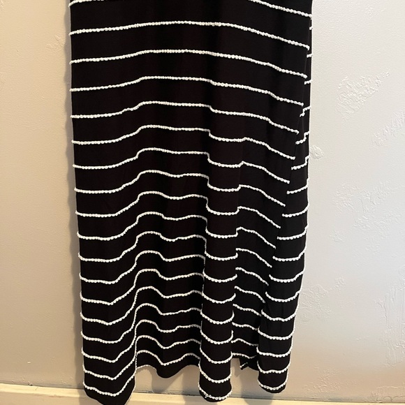 Jessica Simpson Maxi Dress
Striped Wrap Tie Waist Black & White - Picture 13 of 13
